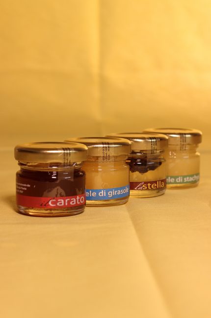 Confezioni da 28 grammi dei mieli di Giorgio Poeta: il carato, la stella, miele di girasole e miele di stachys