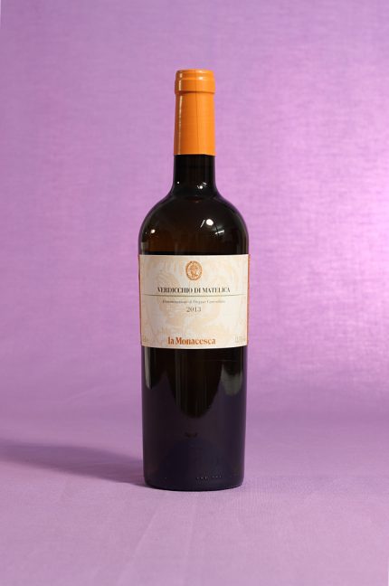 vino verdicchio di matelica annata 2013 da 750 millilitri dell'azienda agricola La Monacesca