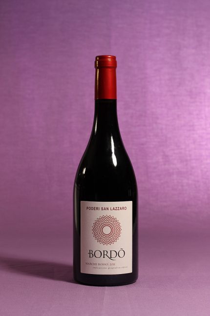 vino bordò da 750 millilitri dell'azienda agricola Poderi San Lazzaro di Offida