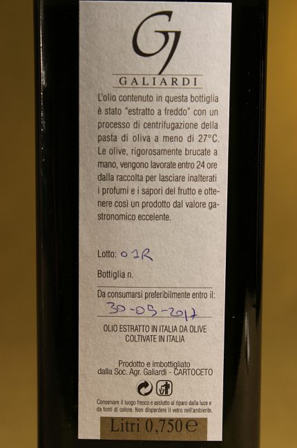 Etichetta posteriore dell'olio evo qualità Raggia in confezione da 0,75lt dell'Azienda Agricola Galiardi