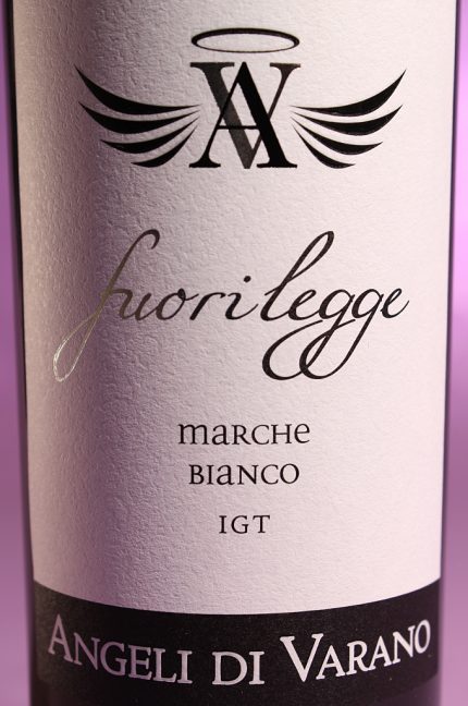 Etichetta del vino Fuorilegge, Marche Bianco IGT prodotto dall'azienda agricola Angeli di Varano